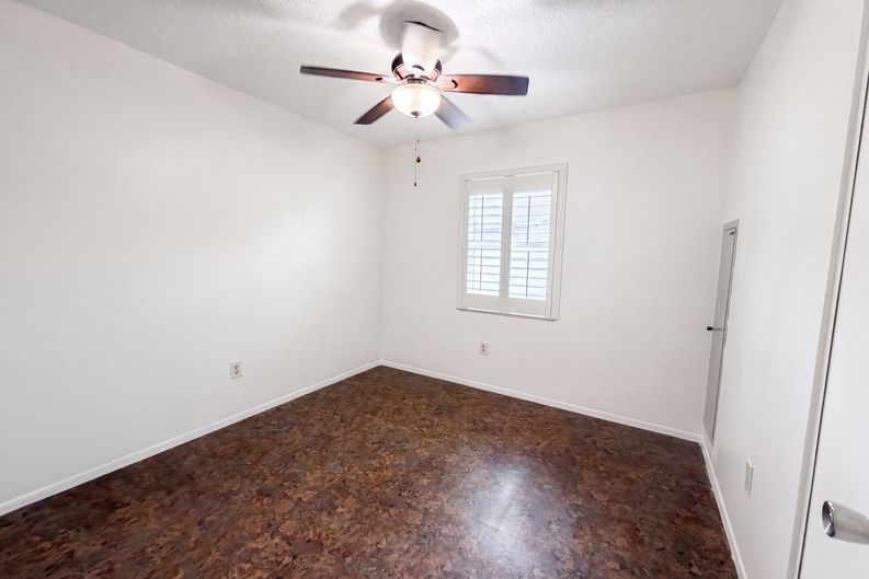 Photo 11 of 17 of 11648 Hidden Hollow Cir, Tampa, FL
