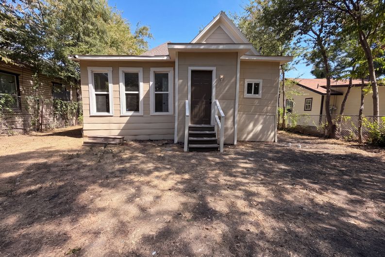 Photo 5 of 16 of 1216 Bessie St, Fort Worth, TX