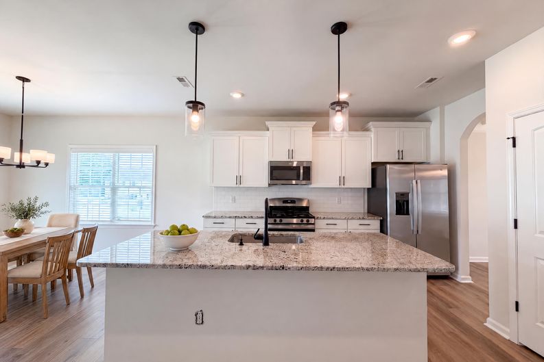 Photo 9 of 37 of 7463 Buckview Ct, Kernersville, NC