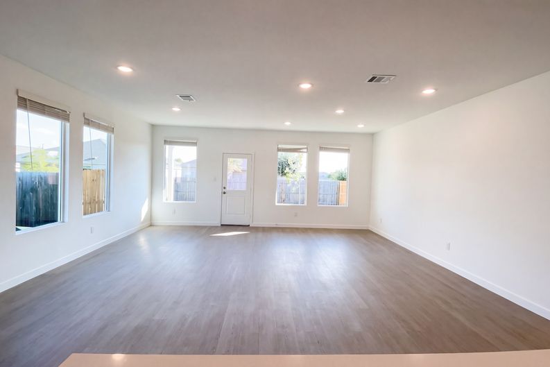 Photo 8 of 36 of 14824 Berkshire Way, San Antonio, TX