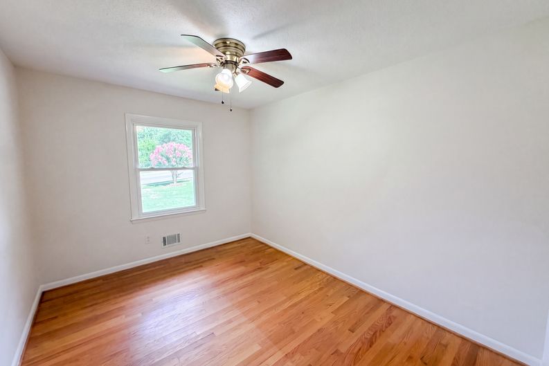 Photo 4 of 17 of 500 Sunnybrook Rd, Raleigh, NC