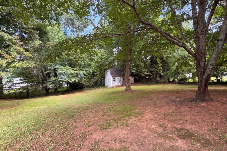 Photo 19 of 25 of 3691 Lavilla Dr, Powder Springs, GA