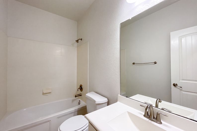 Photo 17 of 22 of 17118 Jetton Park Ln, Humble, TX