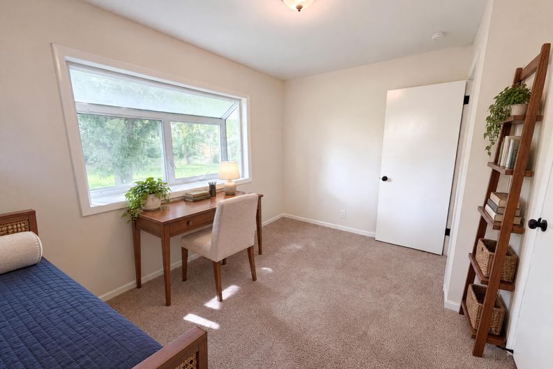 Photo 11 of 27 of 2591 Aldine St, Roseville, MN