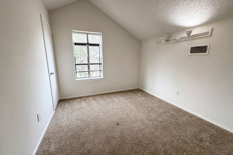 Photo 10 of 18 of 1301 Pitcairn Dr, Pflugerville, TX