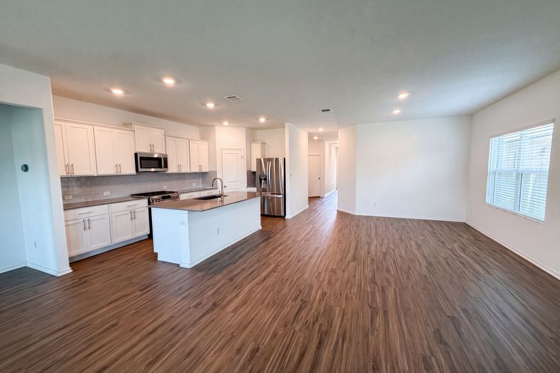 Photo 7 of 16 of 424 Wolf Springs Rd, Georgetown, TX