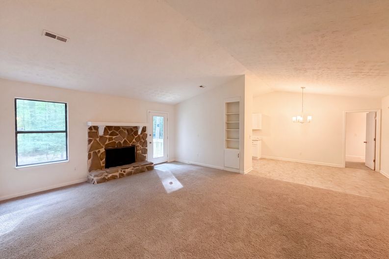 Photo 7 of 20 of 670 Marsh Ct, Jonesboro, GA