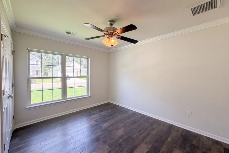 Photo 10 of 17 of 211 Emerald Isle Dr, Moncks Corner, SC