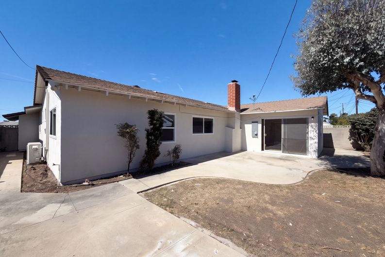 Photo 5 of 19 of 3520 S J St, Oxnard, CA