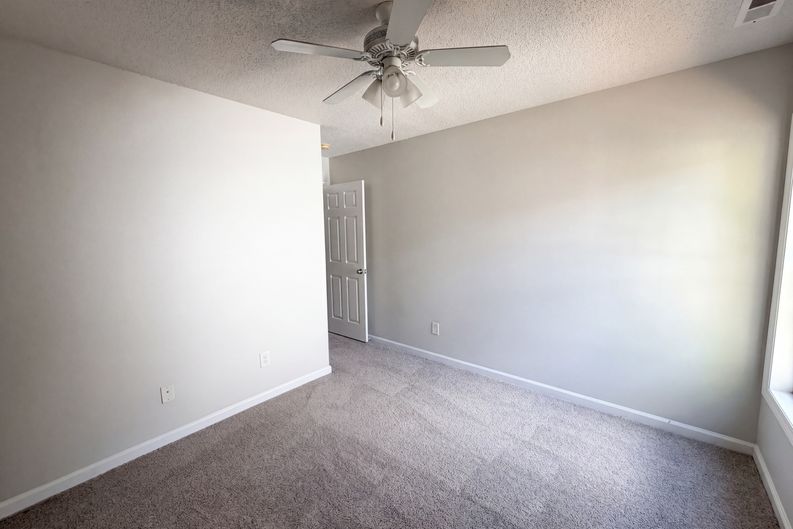Photo 12 of 18 of 708 Woodgreen Dr, Durham, NC