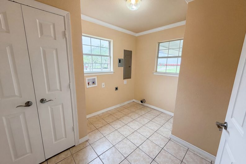 Photo 13 of 22 of 4014 Ovilla Rd, Waxahachie, TX