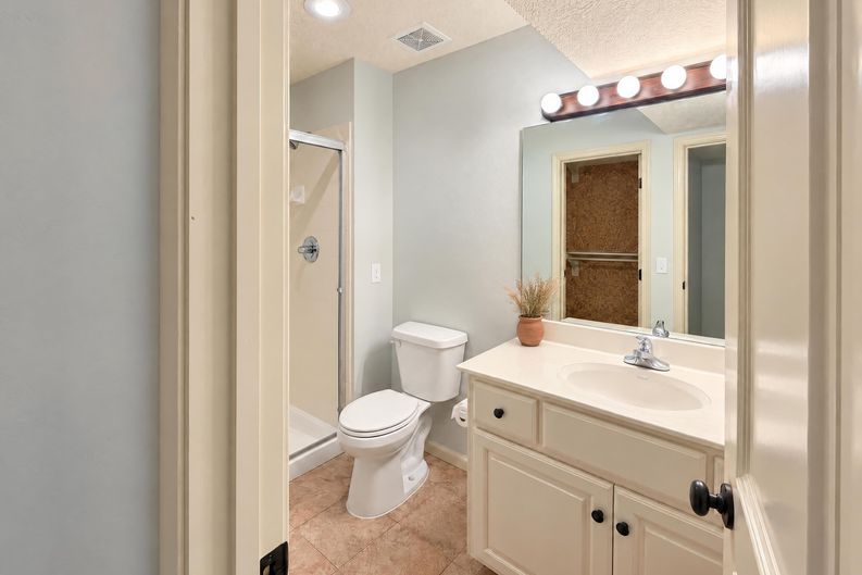 Photo 24 of 34 of 4509 NE Ridgeline Cir, Lees Summit, MO