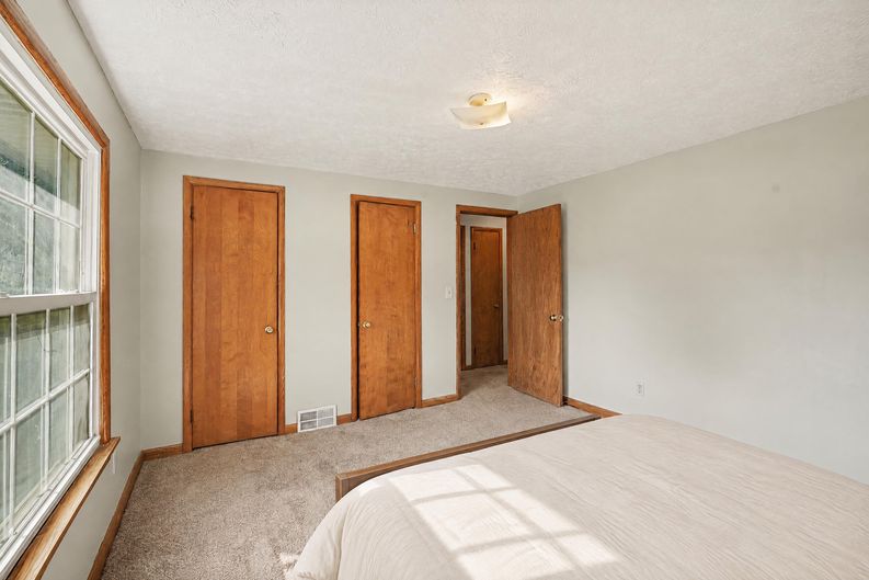 Photo 12 of 28 of 811 Leecrest St NW, Massillon, OH