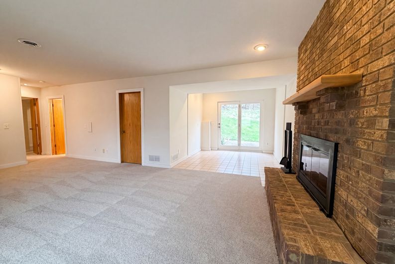 Photo 10 of 20 of 6475 Grand View Dr, Eden Prairie, MN