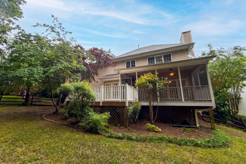 Photo 5 of 18 of 12341 Willingdon Rd, Huntersville, NC