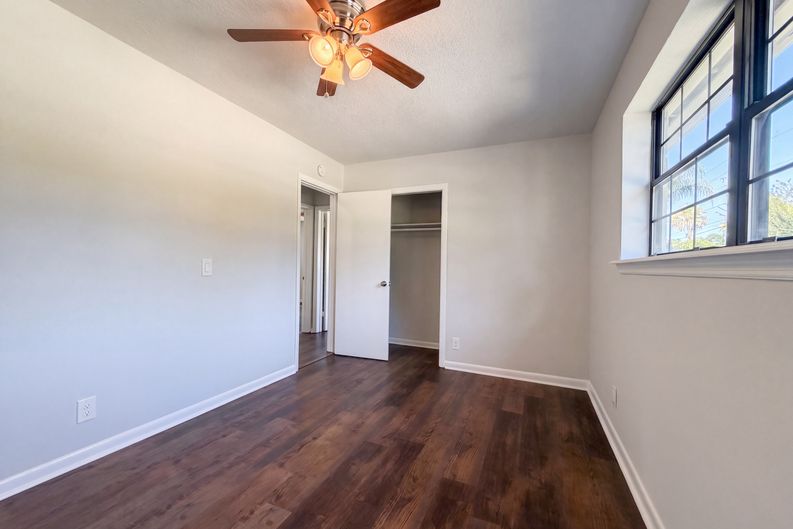 Photo 13 of 22 of 4040 Sierra Madre Dr S, Jacksonville, FL