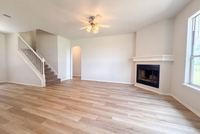 Photo 3 of 21 of 3765 Columbia Dr, Cibolo, TX