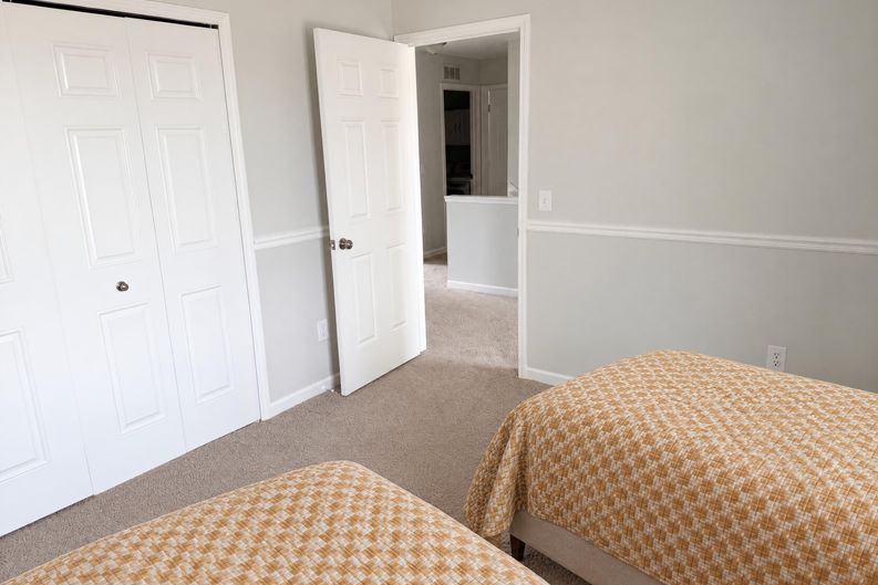 Photo 13 of 44 of 42824 Greystone Dr, Sterling Heights, MI
