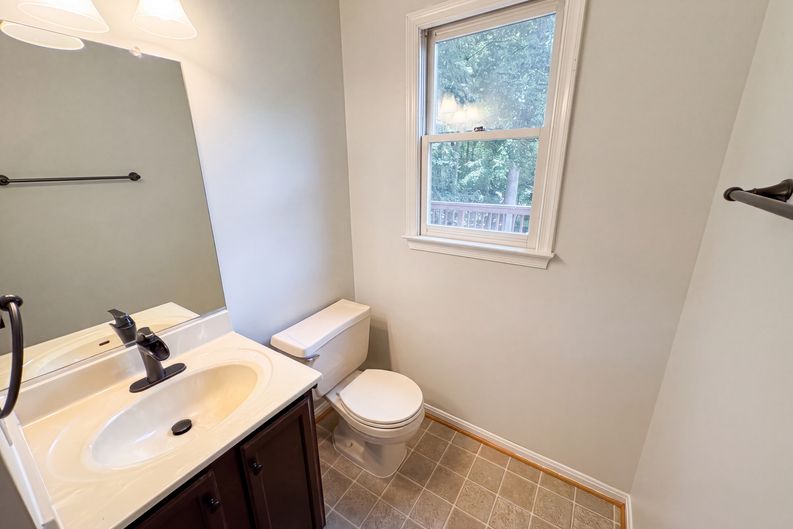 Photo 13 of 27 of 6401 Forest Grove Dr, Fredericksburg, VA