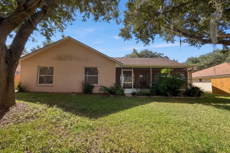 Photo 5 of 26 of 11535 Clair Pl, Clermont, FL