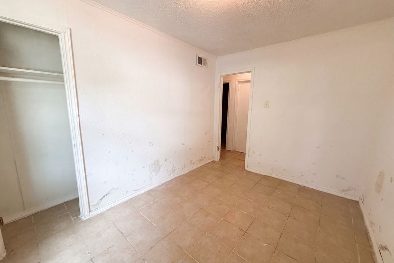 Photo 5 of 16 of 2210 Ben Hur St, Dallas, TX