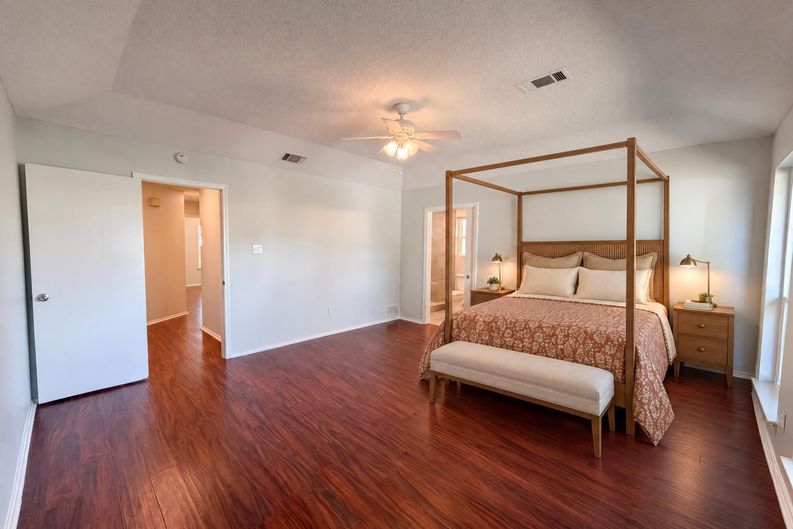 Photo 9 of 18 of 502 Anice Ln, Euless, TX