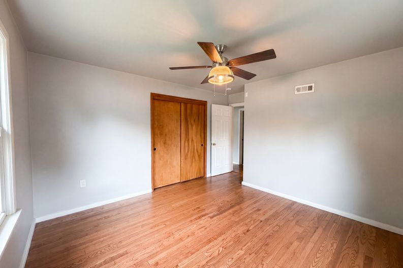 Photo 16 of 21 of 1607 N 17th St, Belleville, IL
