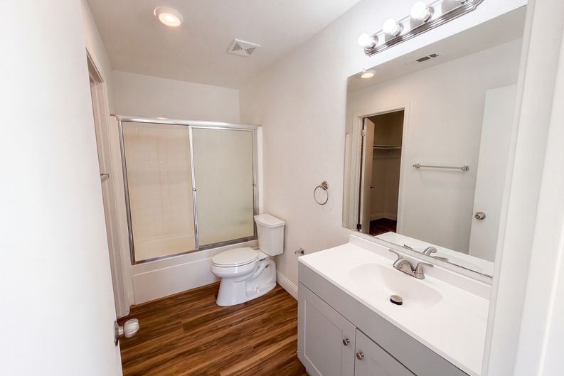 Photo 23 of 39 of 8460 Orchard Creek Way, Elk Grove, CA