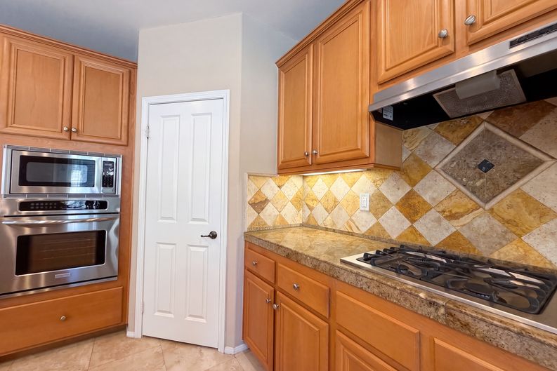 Photo 11 of 32 of 17780 Sweetgum Ln, Canyon Country, CA