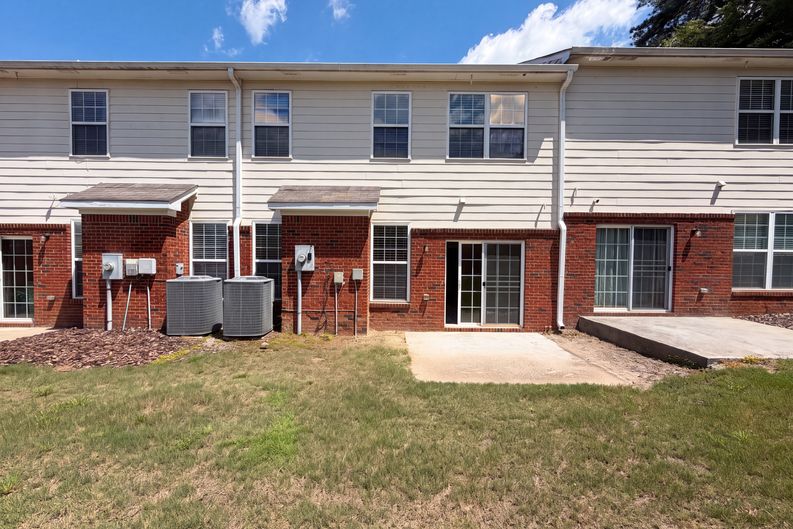 Photo 5 of 23 of 1019 Ivydale Cir, Lawrenceville, GA
