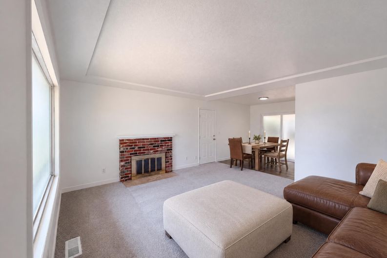 Photo 3 of 21 of 465 SW 139th Ave, Beaverton, OR