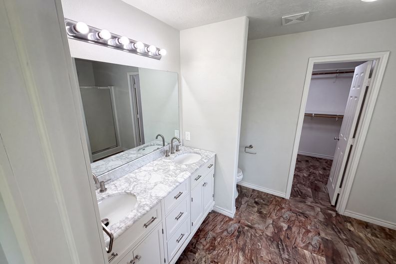 Photo 11 of 21 of 9002 Barracuda Dr, Texas City, TX