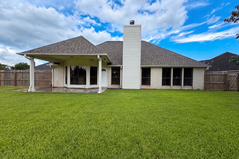 Photo 5 of 18 of 66 Tangerine Ct, Lake Jackson, TX