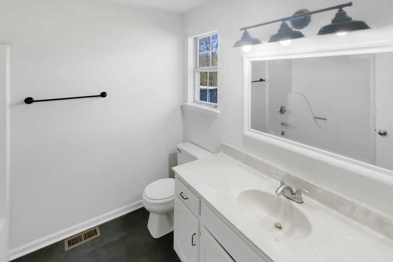 Photo 18 of 23 of 7511 Irongate Dr, Hixson, TN