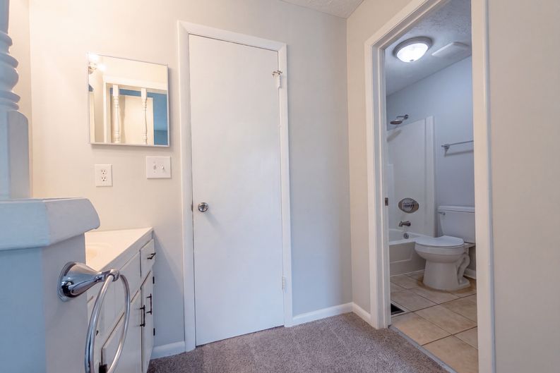 Photo 9 of 19 of 909 Axis Cir, Hope Mills, NC