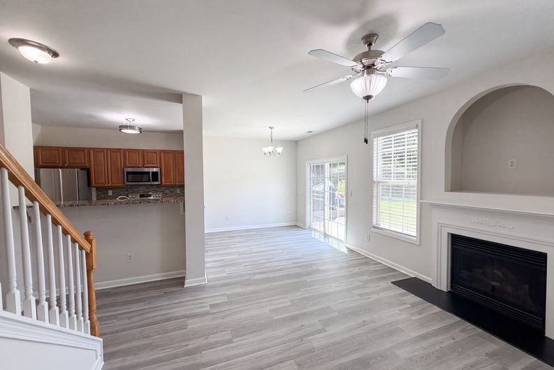 Photo 9 of 23 of 1019 Ivydale Cir, Lawrenceville, GA