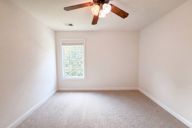 Photo 18 of 27 of 1733 Apache Way, Clarksville, TN