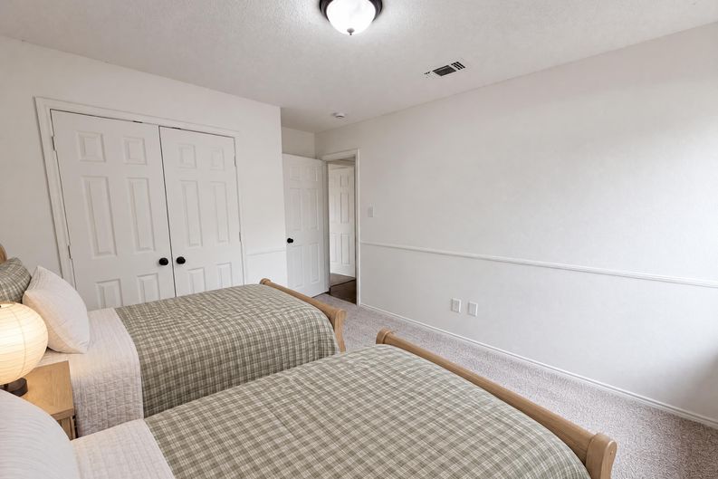Photo 16 of 31 of 1033 Olivewood Ln, Fort Worth, TX