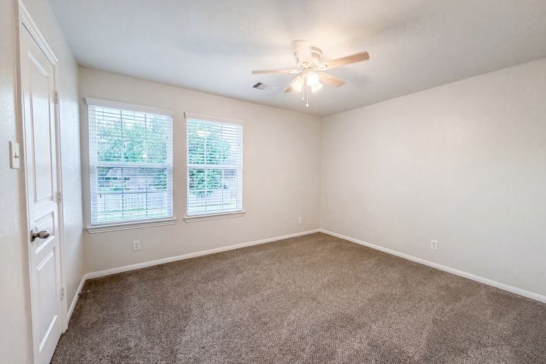 Photo 12 of 22 of 18664 Legend Oaks Dr, Magnolia, TX