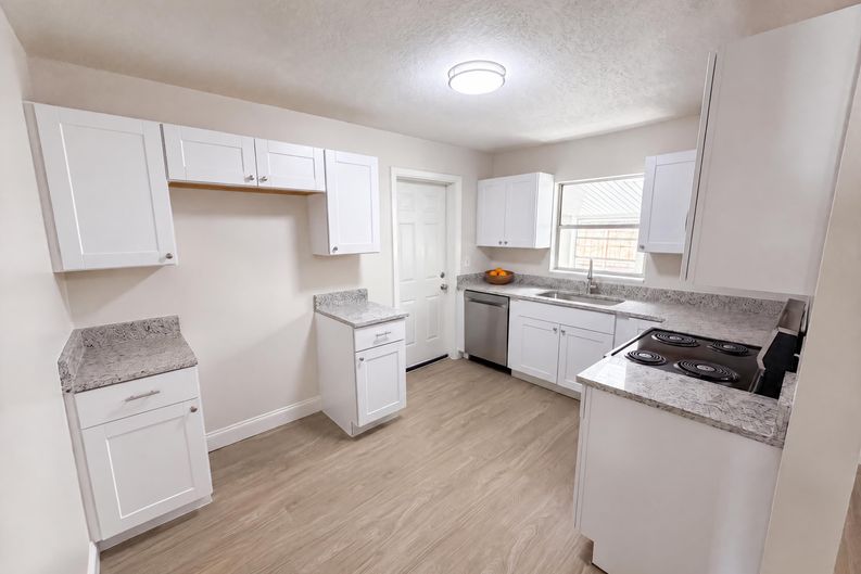 Photo 7 of 23 of 585 Hewett Dr, Orlando, FL