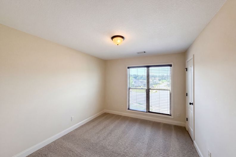 Photo 15 of 28 of 2721 Berkshire Dr, Winder, GA