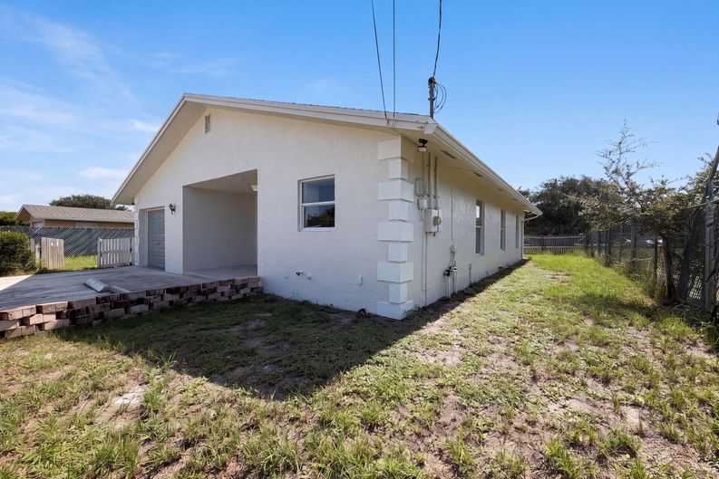 Photo 16 of 20 of 1418 S K St, Lake Worth Beach, FL