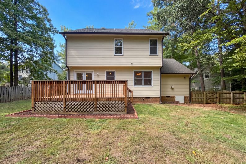 Photo 5 of 17 of 8 Big Bluff Pl, Durham, NC