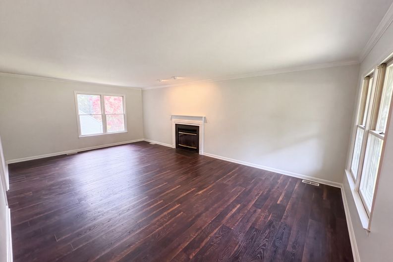 Photo 6 of 27 of 6401 Forest Grove Dr, Fredericksburg, VA