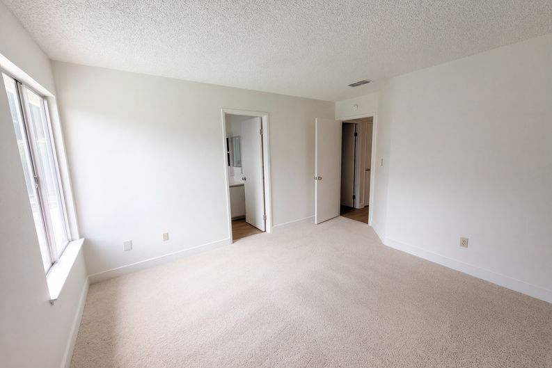 Photo 4 of 22 of 6300 Seyferth Way, Sacramento, CA