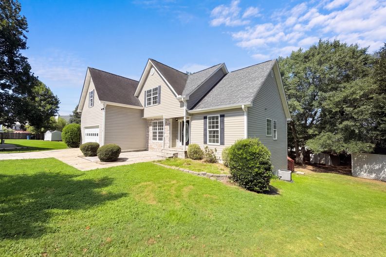 Photo 32 of 35 of 1396 Bramlett Forest Ct, Lawrenceville, GA