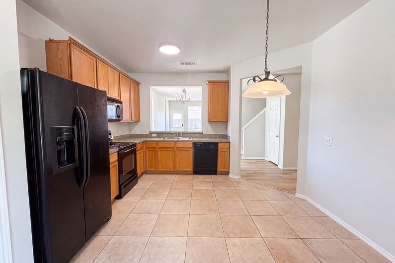 Photo 9 of 26 of 10636 Traymore Dr, Fort Worth, TX