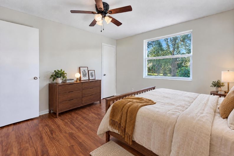 Photo 4 of 17 of 10784 Liscard Rd S, Jacksonville, FL
