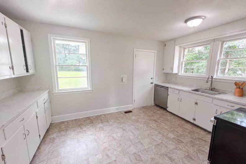 Photo 8 of 20 of 1937 Beckley Dr, Columbia, SC