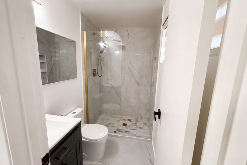Photo 15 of 29 of 9232 NE 139th St, Kirkland, WA